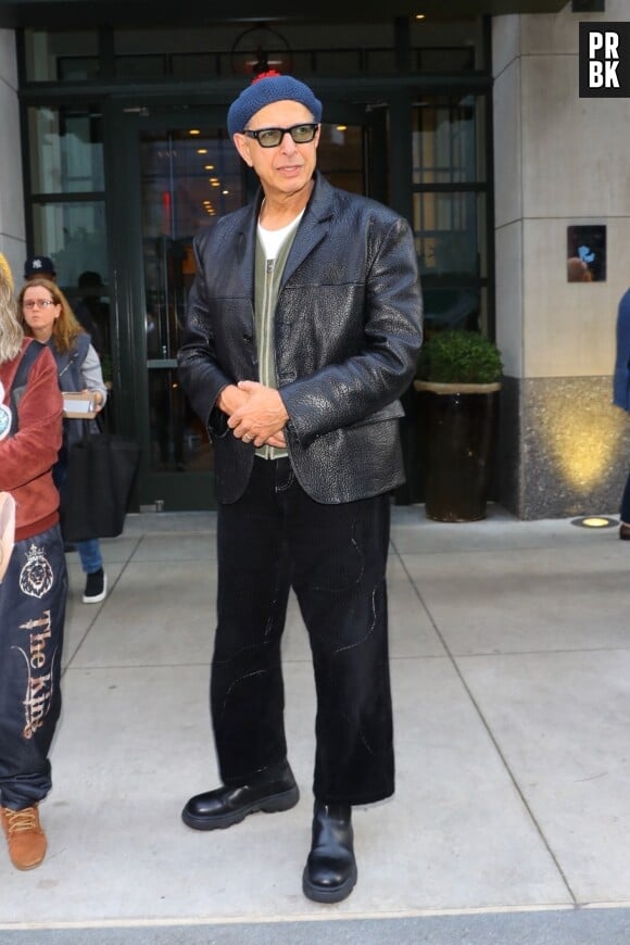 New York, NY - Jeff Goldblum a été vu sortant de son hôtel de New York, toujours aussi charismatique après avoir assisté au Met Gala. Sur la photo : Jeff Goldblum