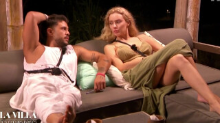 La Villa des coeurs brisés 9 : "tu veux qu'on s'amuse ce soir ?", Gabriel et Solène se chauffent dans le dos de Cynthia (spoiler)