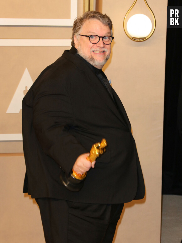 Guillermo del Toro (Oscar du meilleur film d'animation pour Pinocchio) dans la press-room de la 95ème édition de la cérémonie des Oscars à Los Angeles, le 12 mars 2023. 