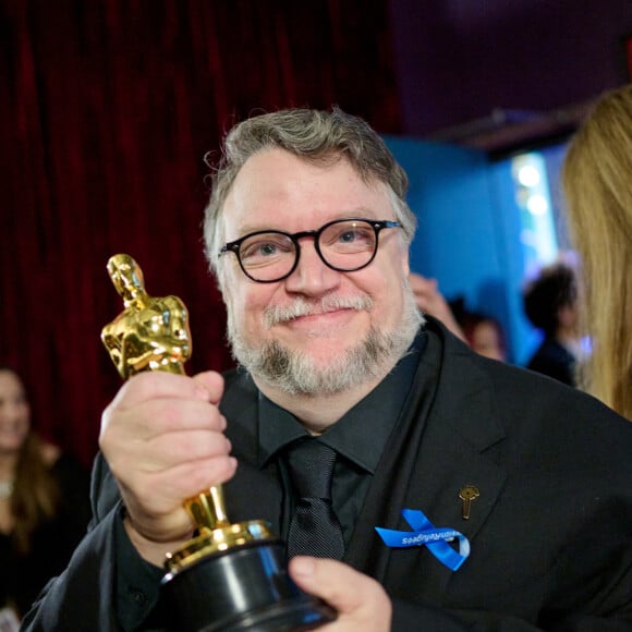 Guillermo Del Toro, Oscar du meilleur film d'animation pour Pinocchio en backstage de la 95ème édition de la cérémonie des Oscars à Los Angeles au Dolby Theater le 12 mars 2023. 