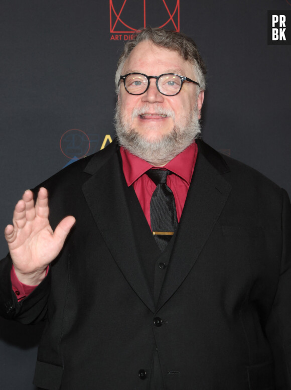 del Toro au photocall de la soirée des "75ème Directors Guild Of America Awards" à Los Angeles, le 18 février 2023. 