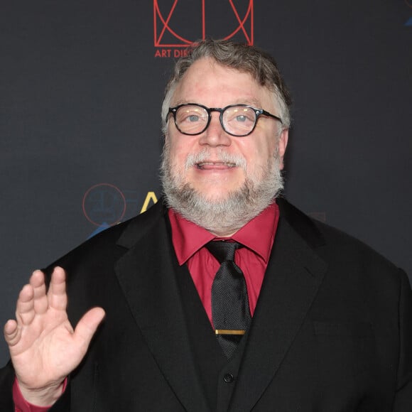 del Toro au photocall de la soirée des "75ème Directors Guild Of America Awards" à Los Angeles, le 18 février 2023. 