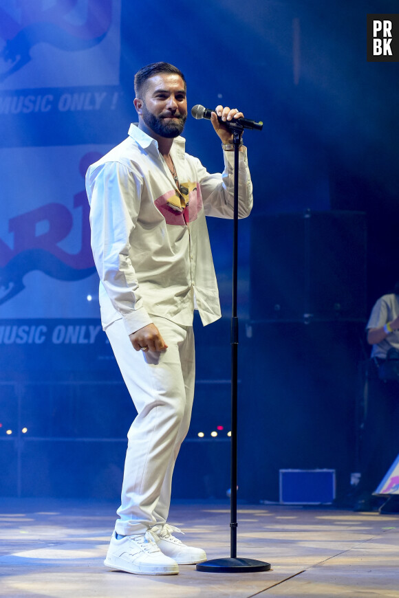 Le chanteur Kendji Girac sur la scène du Rugby Music Live devant 8000 spectateurs. © Sandrine Thesillat / Panoramic / Bestimage