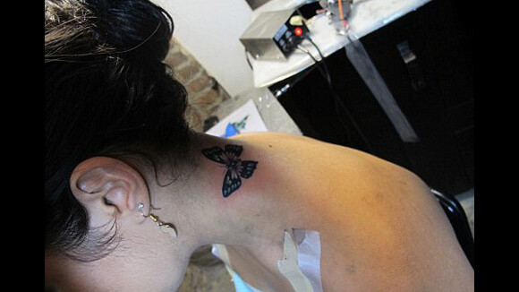 Photo ... Vanessa Hudgens s'est faite un tatouage dans le cou