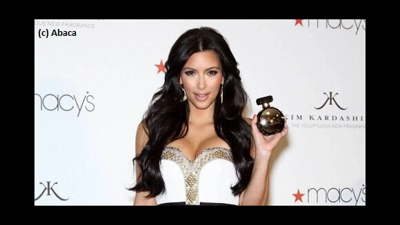 Kim Kardashian ... Gold et sexy pour son nouveau parfum (PHOTOS)