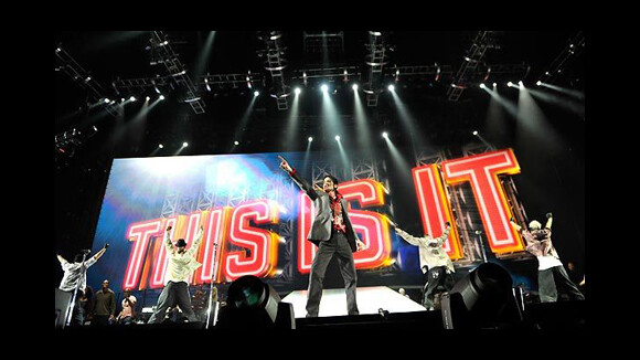 Michael Jackson VIDEO ... un joueur de foot lui rend hommage