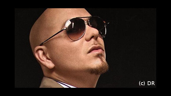 Pitbull : Rain Over Me, son nouveau clip au milieu du désert (VIDEO)