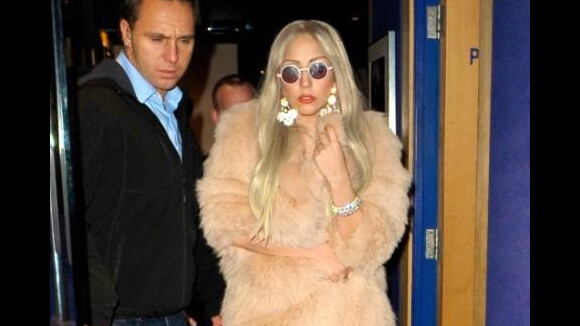 Lady Gaga : presque naturelle en fausse fourrure (PHOTOS)