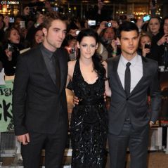 Robert Pattinson et Kristen Stewart à Londres : collés-serrés pour la promo de Twilight (PHOTOS)