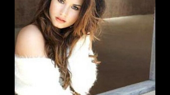 Demi Lovato se la joue douce et fragile sur la pochette de Give your heart a break (PHOTO)