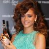 Rihanna nous présente son parfum