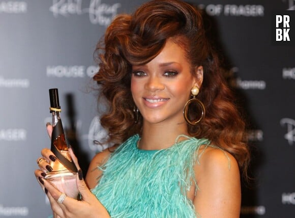 Rihanna nous présente son parfum