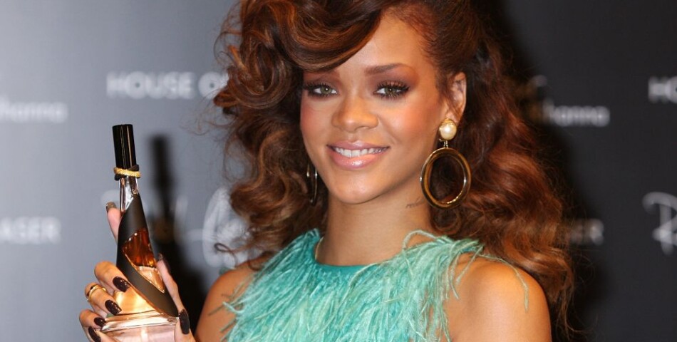 Rihanna nous présente son parfum