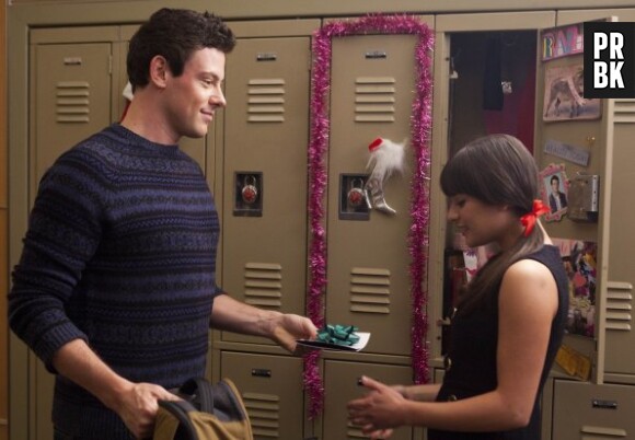 Rachel et Finn dans l'épisode de Noël de la saison 3