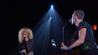 Grammy 2012 : Rihanna joue sa Princess of China sexy pour Coldplay (VIDEO)
