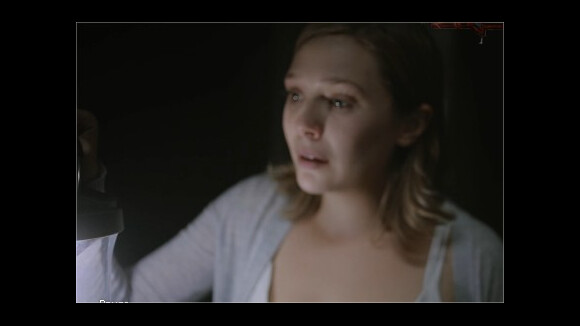 Elizabeth Olsen terrifiée dans sa Silent House ! Brrr (VIDEO)