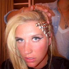Kesha fête son anniv', comme Justin Bieber : sa nouvelle coiffure pour l'occasion (PHOTO)