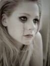 Avril Lavigne en larmes dans son clip Goodbye