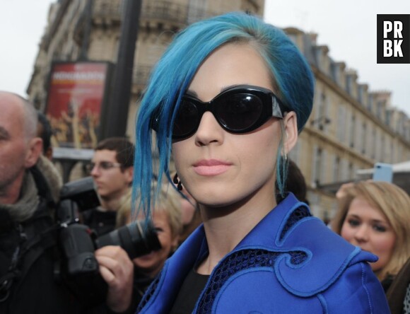 Katy Perry, on ne se fait toujours pas à ses cheveux bleus