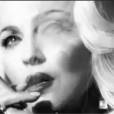 Madonna qui fume dans  Girl Gone Wild ...