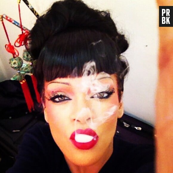 Rihanna, une geïsha qui fume la shisha !
