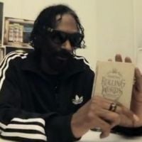 Snoop Dogg : trop fumant son livre ! (VIDEO)