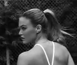 Pour promouvoir sa marque de lingerie, la belle sait aussi faire du sport !