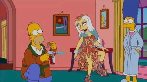 Lady Gaga étale sa viande chez les Simpson ! (VIDEO)