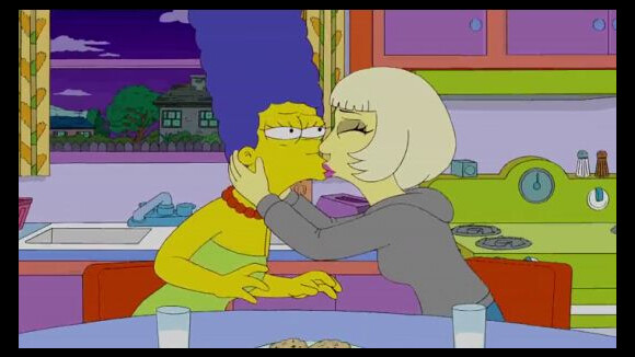 Lady Gaga dans Les Simpson : un bisou avec Marge et beaucoup de stress ! (VIDEO)