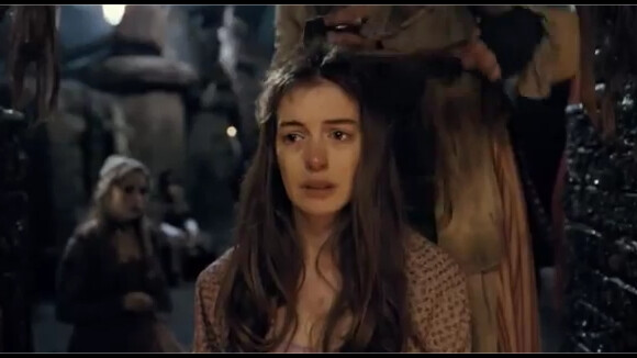 Les Misérables : Anne Hathaway nous déprime dans la bande annonce ! (VIDEO)