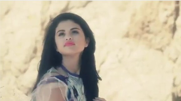 Selena Gomez : Glam et sexy pour le shooting de ELLE Us (vidéo)