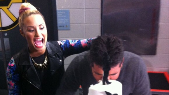 Demi Lovato en mode clown, Ashley Tisdale en birthday girl et rencontre SS5/SS6 : les meilleures twitpics de la semaine