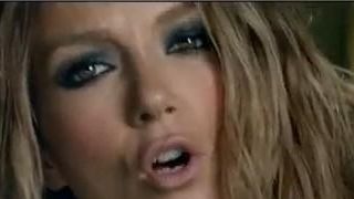 Ricki Lee : Crazy, le clip en mode infirmière sexy !