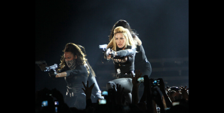 Madonna flingue ses ennemis sur scène