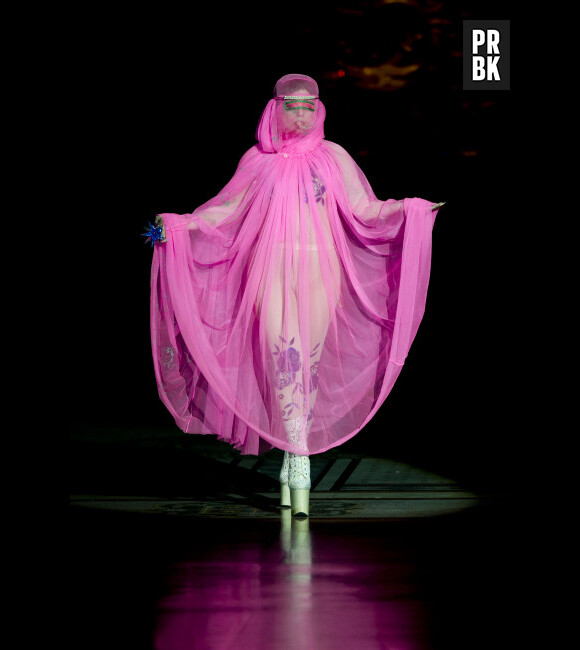 Lady Gaga a défilé sur le podium de la Fashion Week de Londres