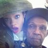 Rihanna pose aux côtés de son grand-père Bravo