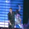 Justin Bieber se touche l'entre-jambe !