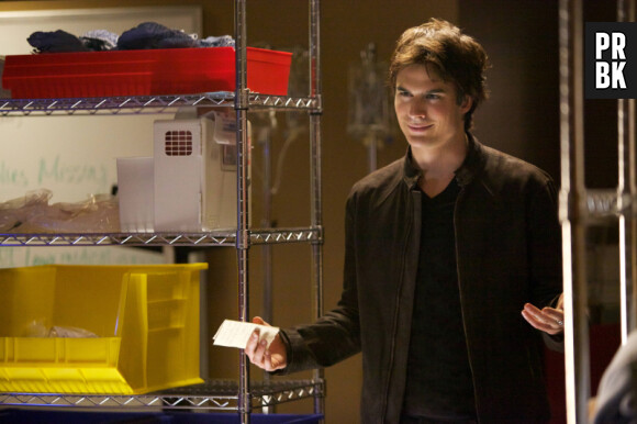 Damon en pleine négociation dans Vampire Diaries !