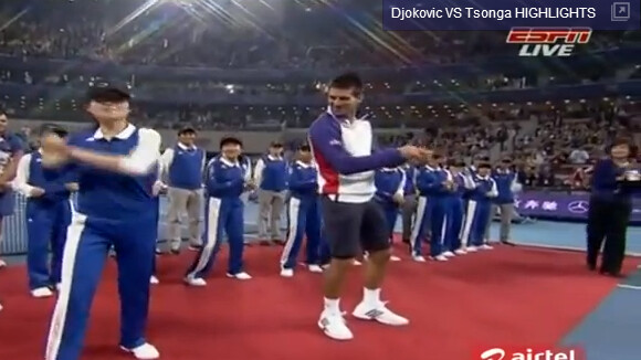 Novak Djokovic en mode Gangnam Style à Pékin (VIDEO)
