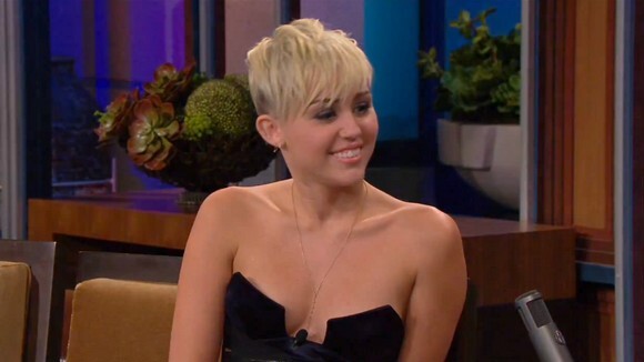 Miley Cyrus : elle dit tout sur la demande en mariage de Liam Hemsworth ! (VIDEO)