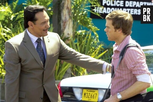 Dexter va rencontrer Miguel Prado qui pourrait découvrir son secret