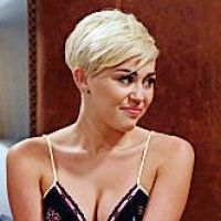 Miley Cyrus dans Mon Oncle Charlie : c'est le grand soir ! (SPOILER)