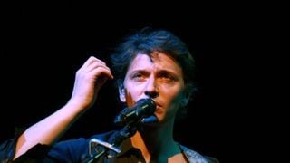 Raphaël : bientôt des chansons en anglais ? Not really !