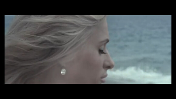 Paris Hilton : 1 million de dollars pour se trémousser 2mn dans un clip coréen