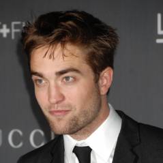 Robert Pattinson : seul mais glamour pour un gala à L.A (PHOTOS)