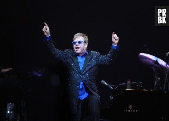 Elton John fait polémique en Malaisie