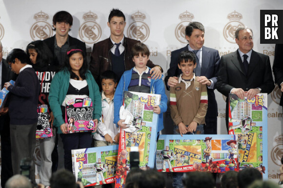 Cristiano Ronaldo donne de sa personne pour les enfants