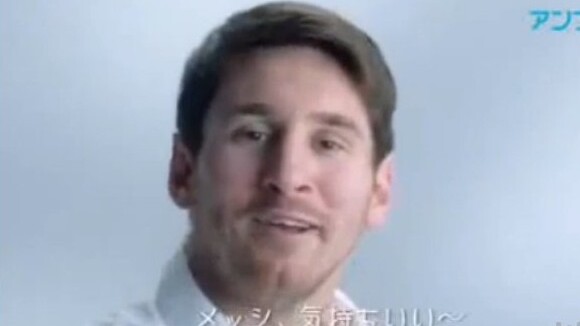Messi se tape la honte dans un pub japonaise