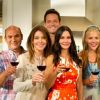 Tous les acteurs de Cougar Town avec le fameux vin