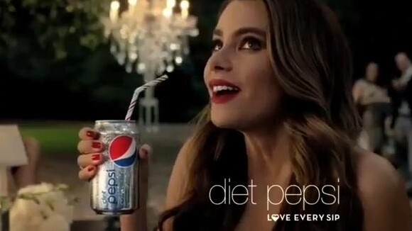 Sofia Vergara : en mode MILF pour la nouvelle pub Pepsi Light !